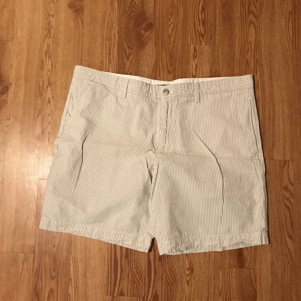 Chaps Seersucker Shorts Size 40 Beige White Striped Golf Men's 8” Inseam EUC